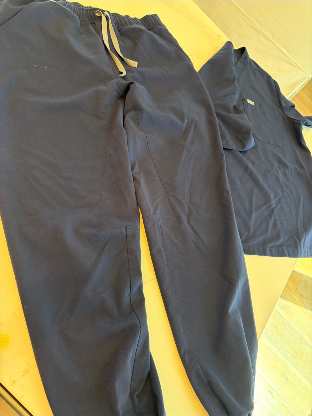 Figs Men's Large Technical Collection Scrub Set in Navy - Picture 11 of 16